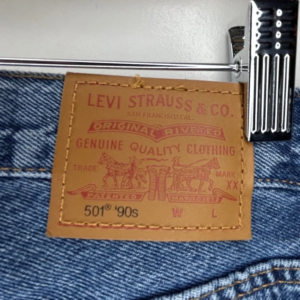 Vintage Levis Premium 501 Straight Leg Jeans Blue Denim Button Fly Womens 27x30 - Picture 2 of 10